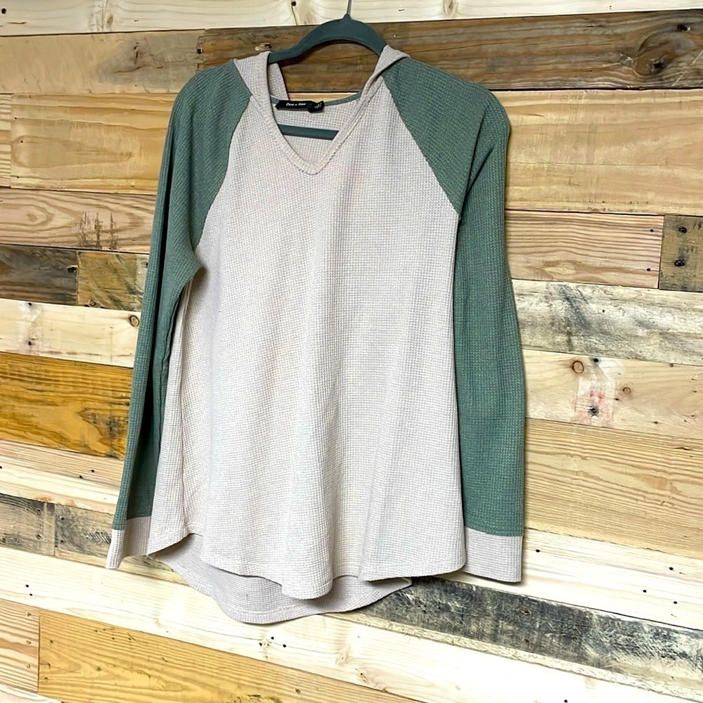 Doe & Rae size large green and cream color hooded waffle knit long sleeve top